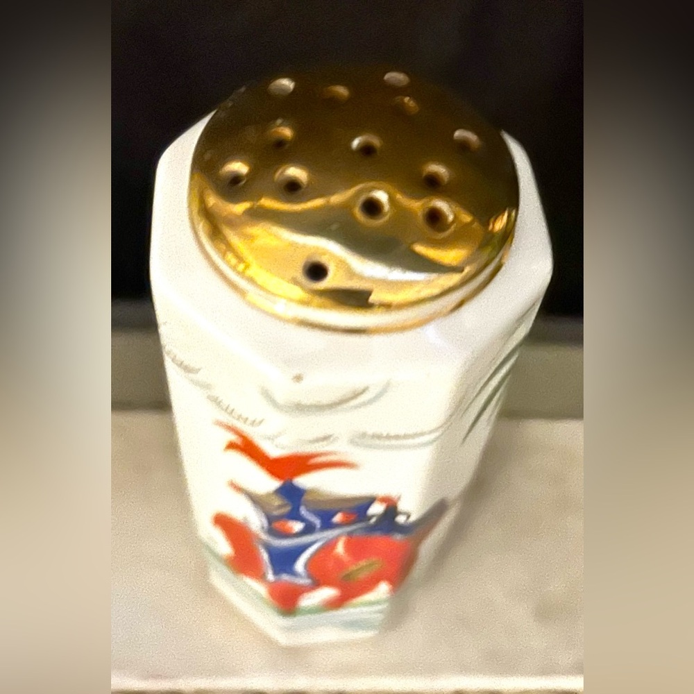 Japanese, hand painted cheese / spice shaker. 5.25” - Picture 2 of 9